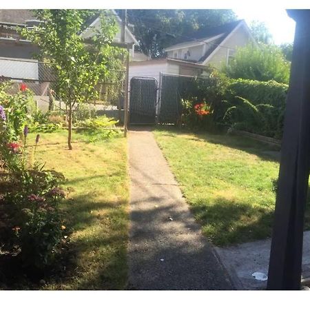 4 Bedroom Upper Level Kits Home バンクーバー エクステリア 写真