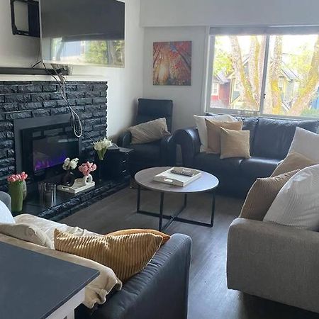 4 Bedroom Upper Level Kits Home バンクーバー エクステリア 写真