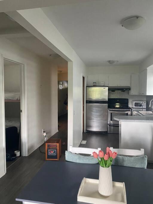 4 Bedroom Upper Level Kits Home バンクーバー エクステリア 写真