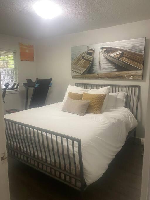 4 Bedroom Upper Level Kits Home バンクーバー エクステリア 写真