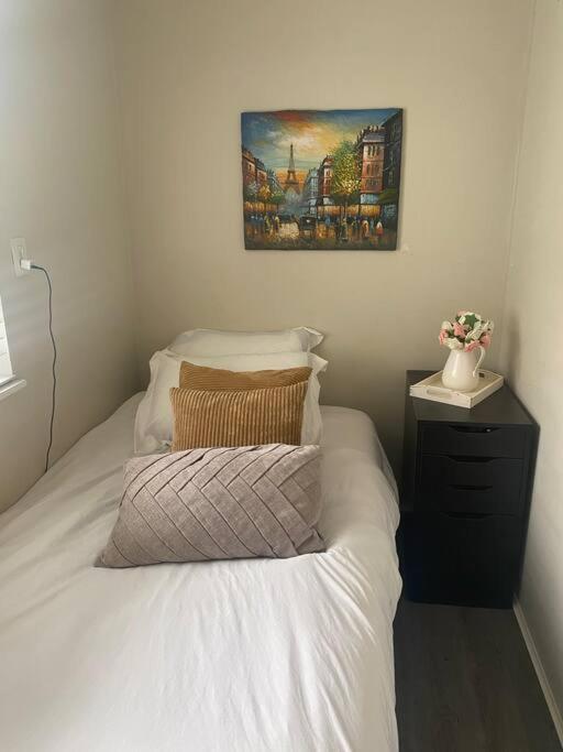 4 Bedroom Upper Level Kits Home バンクーバー エクステリア 写真