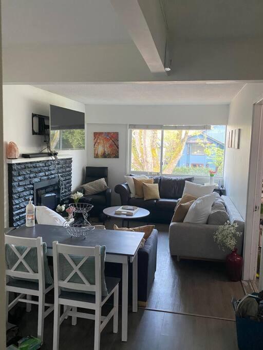 4 Bedroom Upper Level Kits Home バンクーバー エクステリア 写真
