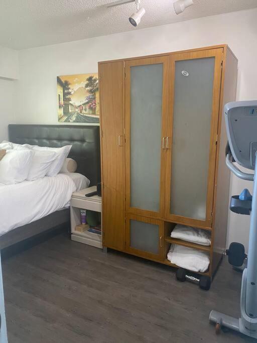 4 Bedroom Upper Level Kits Home バンクーバー エクステリア 写真