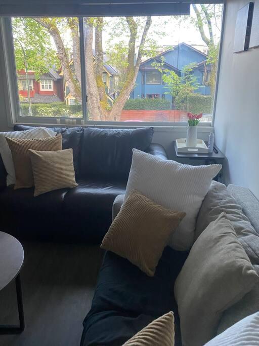 4 Bedroom Upper Level Kits Home バンクーバー エクステリア 写真