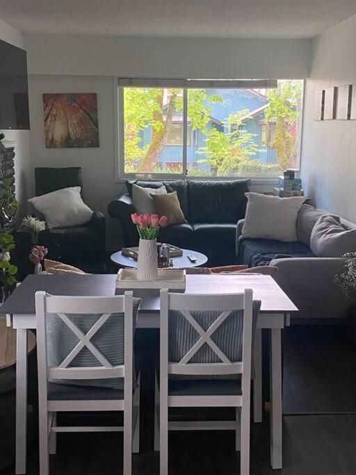 4 Bedroom Upper Level Kits Home バンクーバー エクステリア 写真