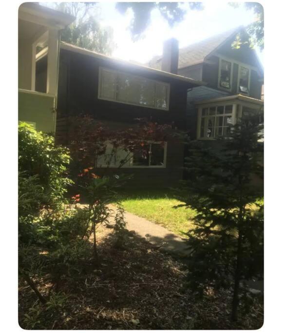 4 Bedroom Upper Level Kits Home バンクーバー エクステリア 写真