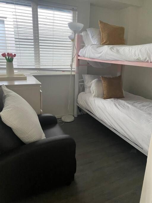 4 Bedroom Upper Level Kits Home バンクーバー エクステリア 写真