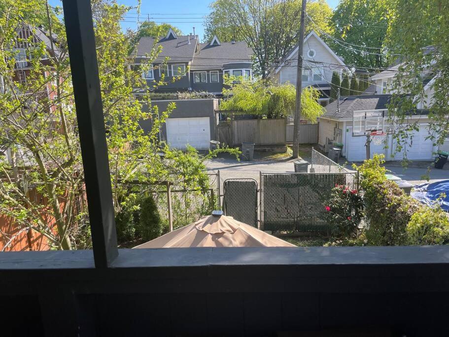 4 Bedroom Upper Level Kits Home バンクーバー エクステリア 写真